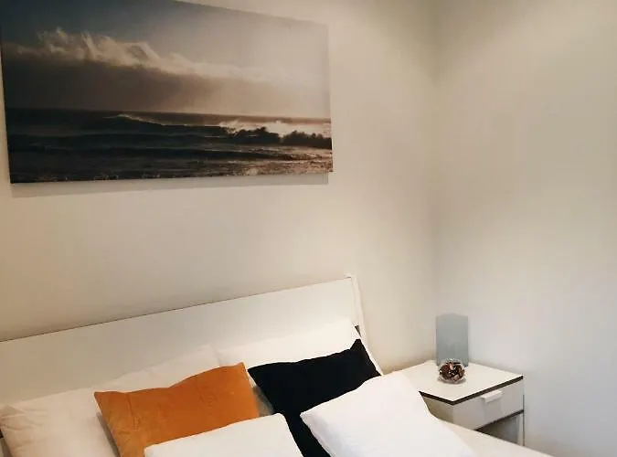 New Center 1 Min Walk Beach/river/casino!!! *